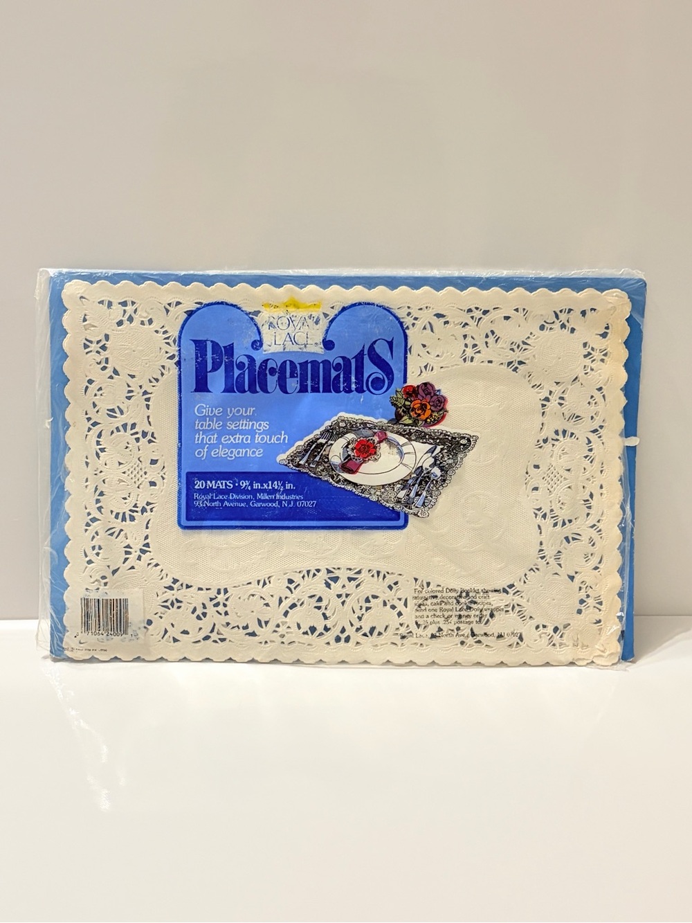 Vintage Paper Royal Lace Placemat - Contains 14